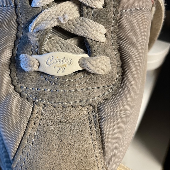 Nike Cortez‘72 Vintage Textile Shoes Women 8 Gray Suede Toe Pink Logo - Picture 2 of 4